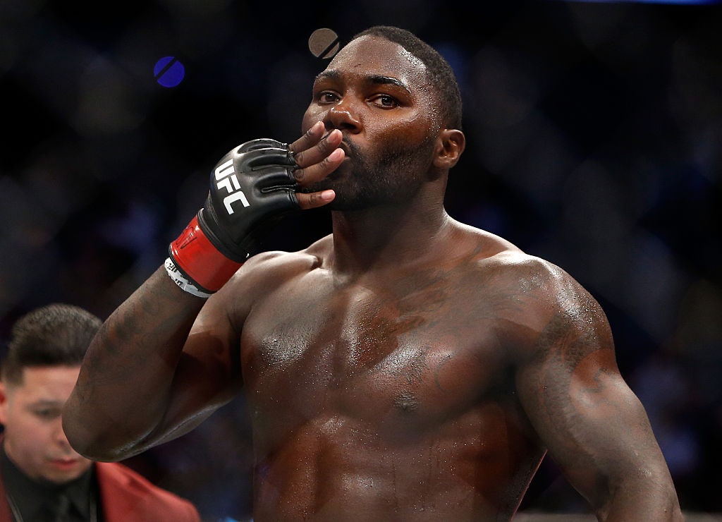 Anthony Johnson mat 13 giay de ha knock-out doi thu hinh anh