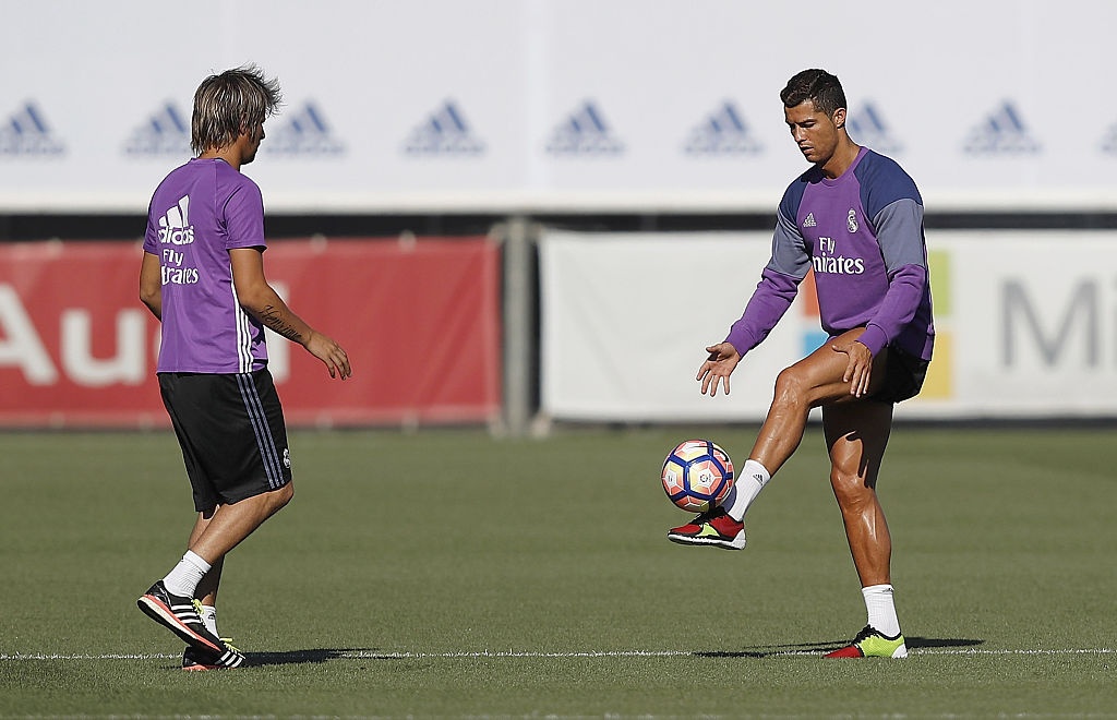 Bi an mieng dan tri thuong cho Ronaldo anh 2