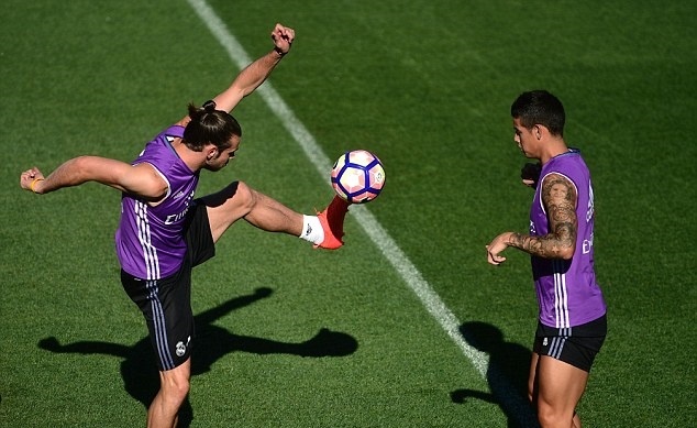 Bi an mieng dan tri thuong cho Ronaldo anh 8