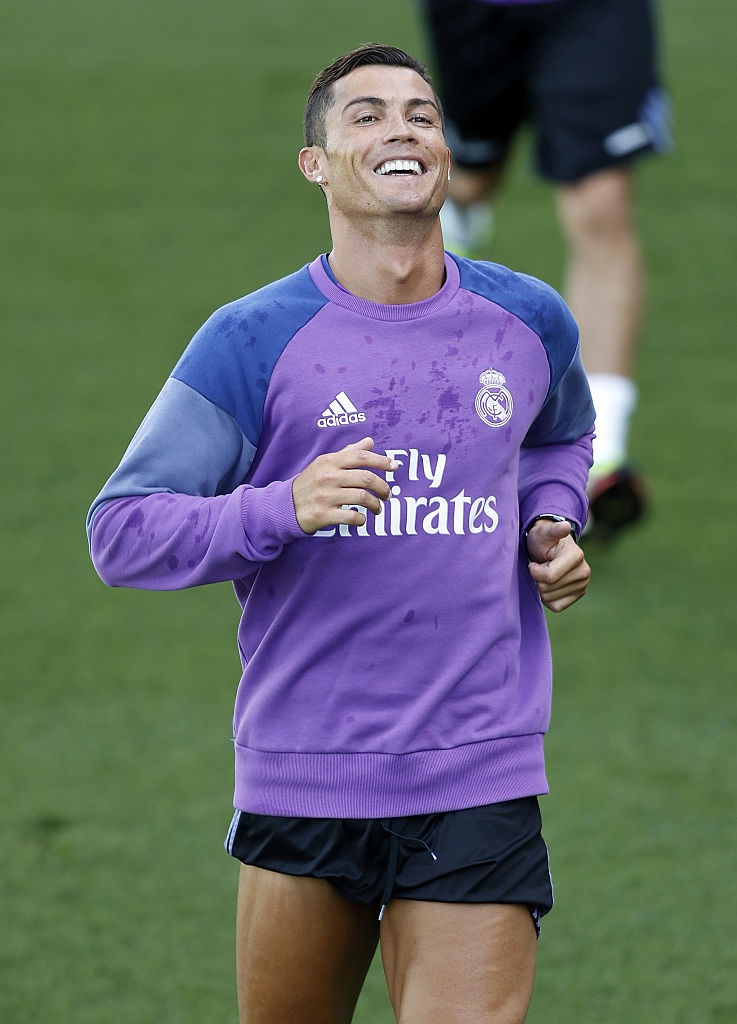 Bi an mieng dan tri thuong cho Ronaldo anh 6