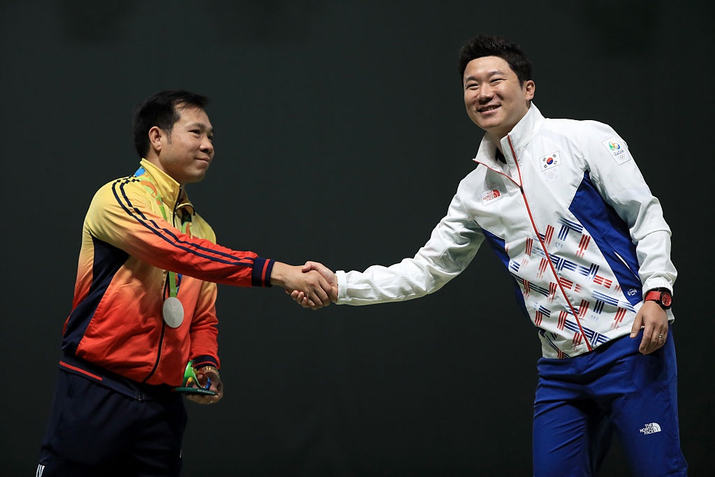 Hoàng Xuân Vinh vào top 5 cuộc lật đổ ấn tượng nhất Olympic ảnh 1 Hoang Xuan Vinh vao top 5 cuoc lat do an tuong nhat Olympic anh 1