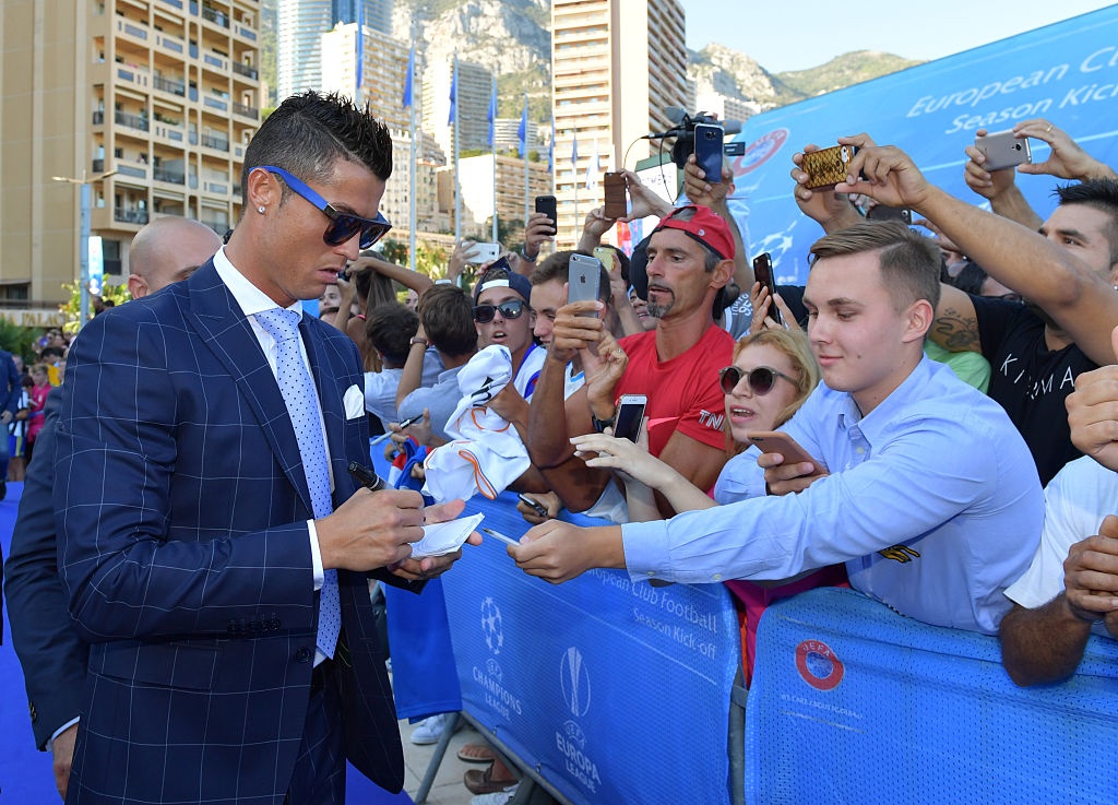 Ronaldo lần thứ hai giành giải 'Cầu thủ hay nhất châu Âu' ảnh 1 Ronaldo lan thu hai gianh giai 'Cau thu hay nhat chau Au' anh 1