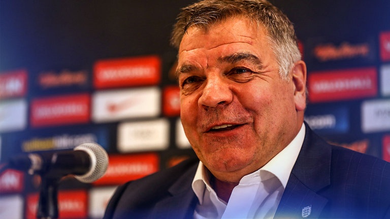 Nguoi ham mo bat binh voi tuyen Anh cua Allardyce hinh anh