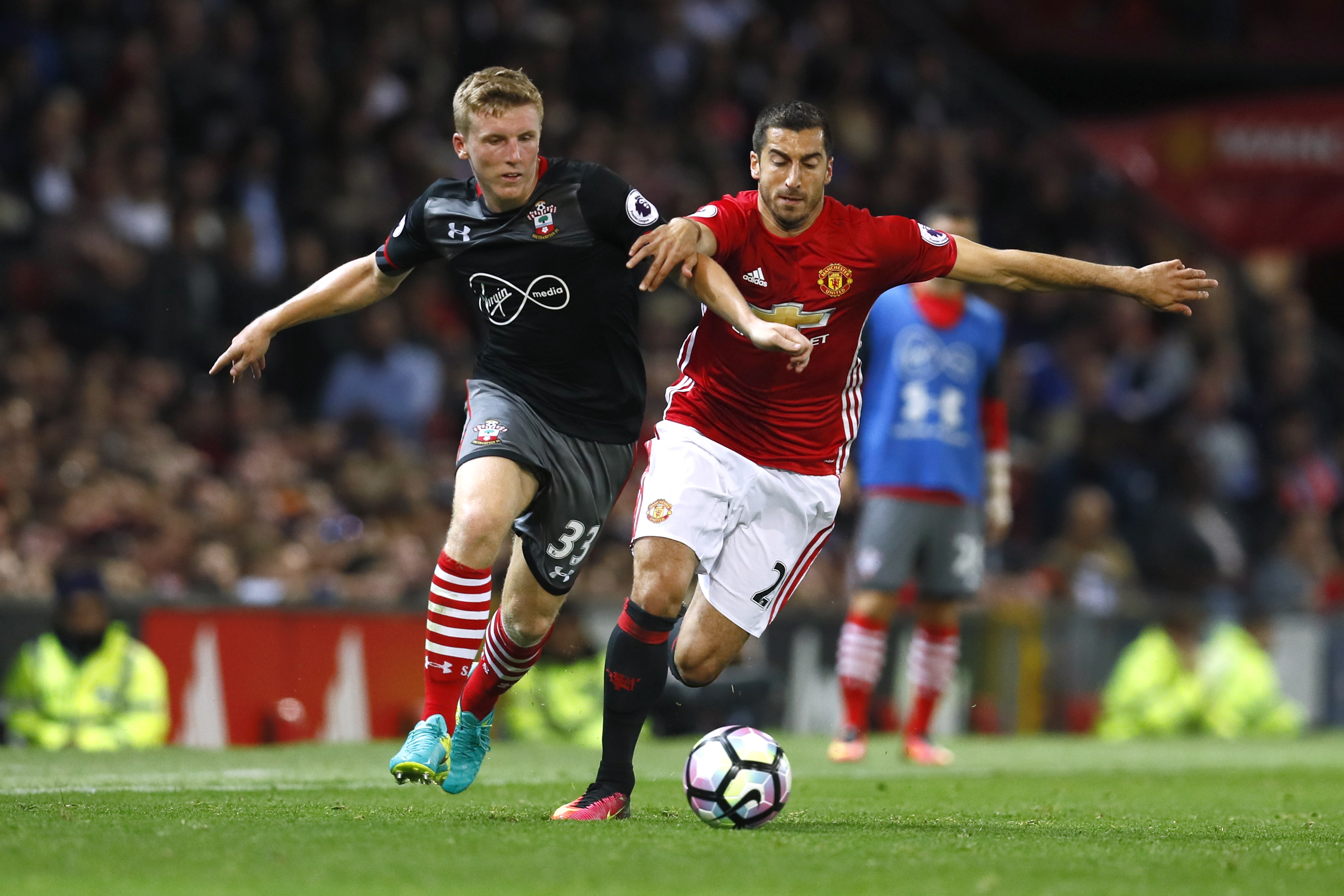 Voi Mkhitaryan,  con am anh Sneijder cua MU cham dut anh 1