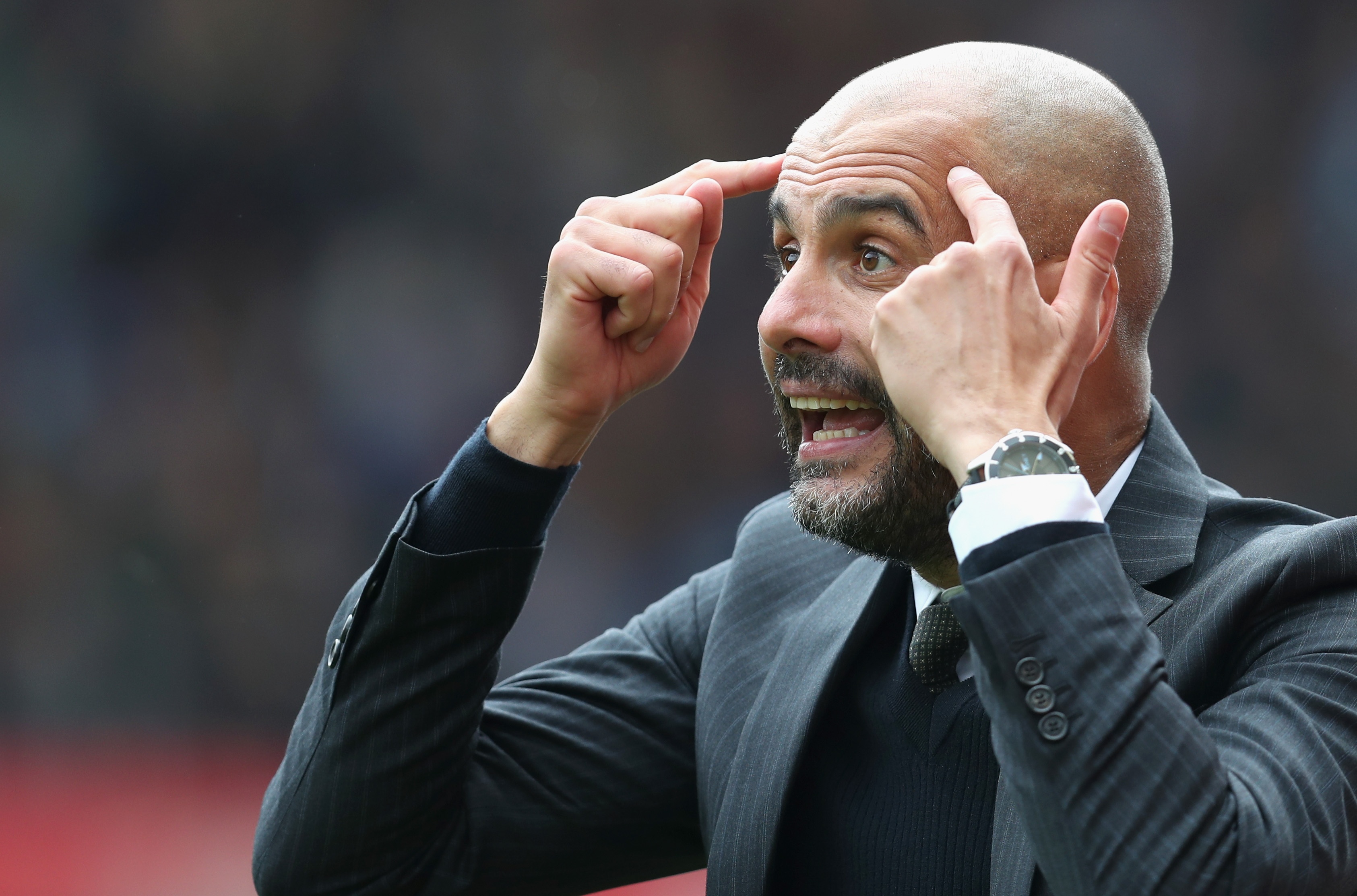 Pep dang mang su hoang tuong toi Man City? hinh anh