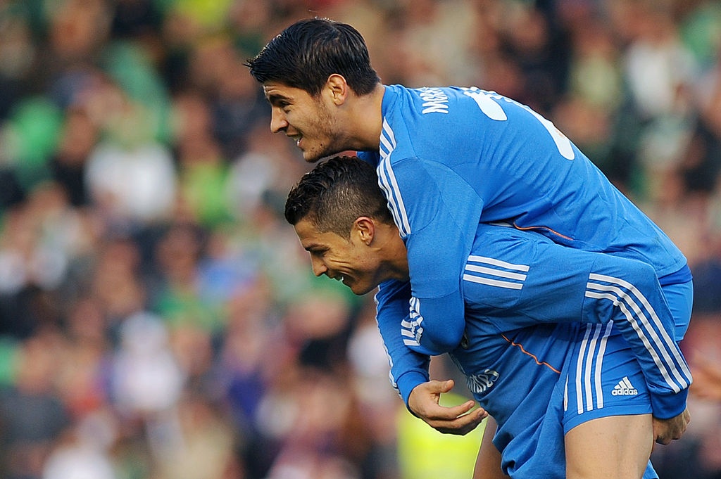 Ronaldo - Morata tao con song ngam o Real hinh anh