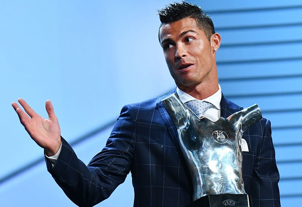 Bóng đá thế giới lại dậy sóng vì Ronaldo - Messi ảnh 3 Bong da the gioi lai day song vi Ronaldo - Messi anh 3