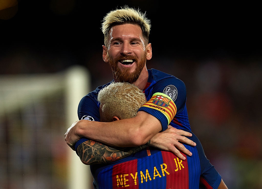 Ronaldo co thay hat-trick cua Messi? hinh anh