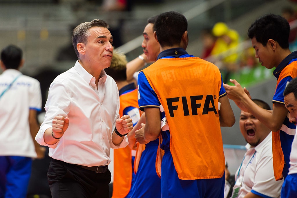 Thai Lan lot vao vong knock-out World Cup futsal hinh anh