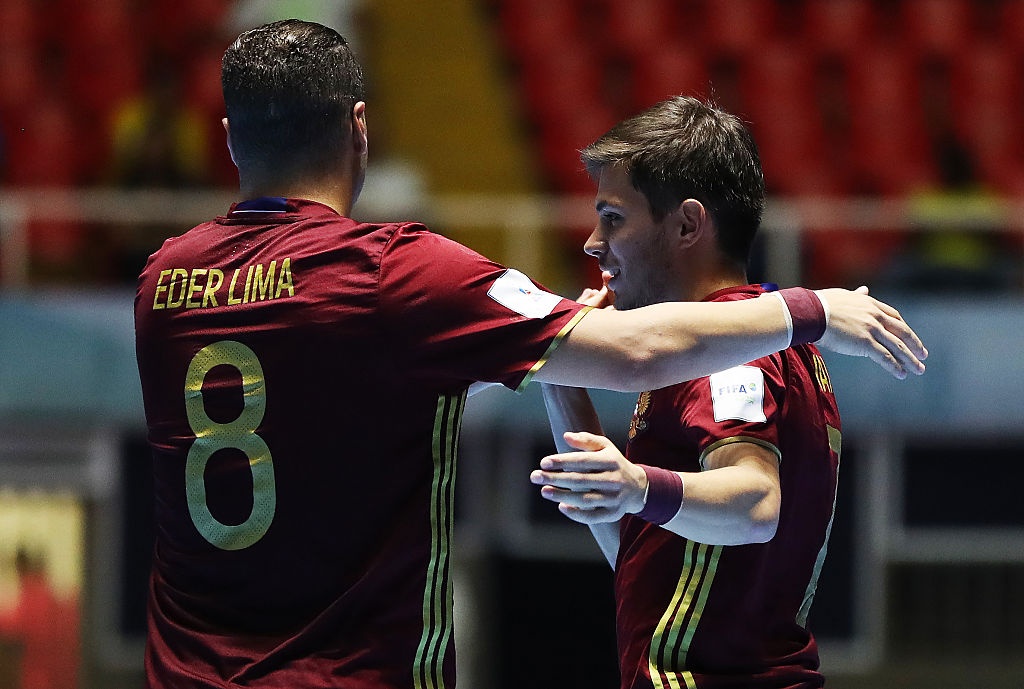 Man trinh dien dao choi cua tuyen futsal Nga truoc Cuba hinh anh