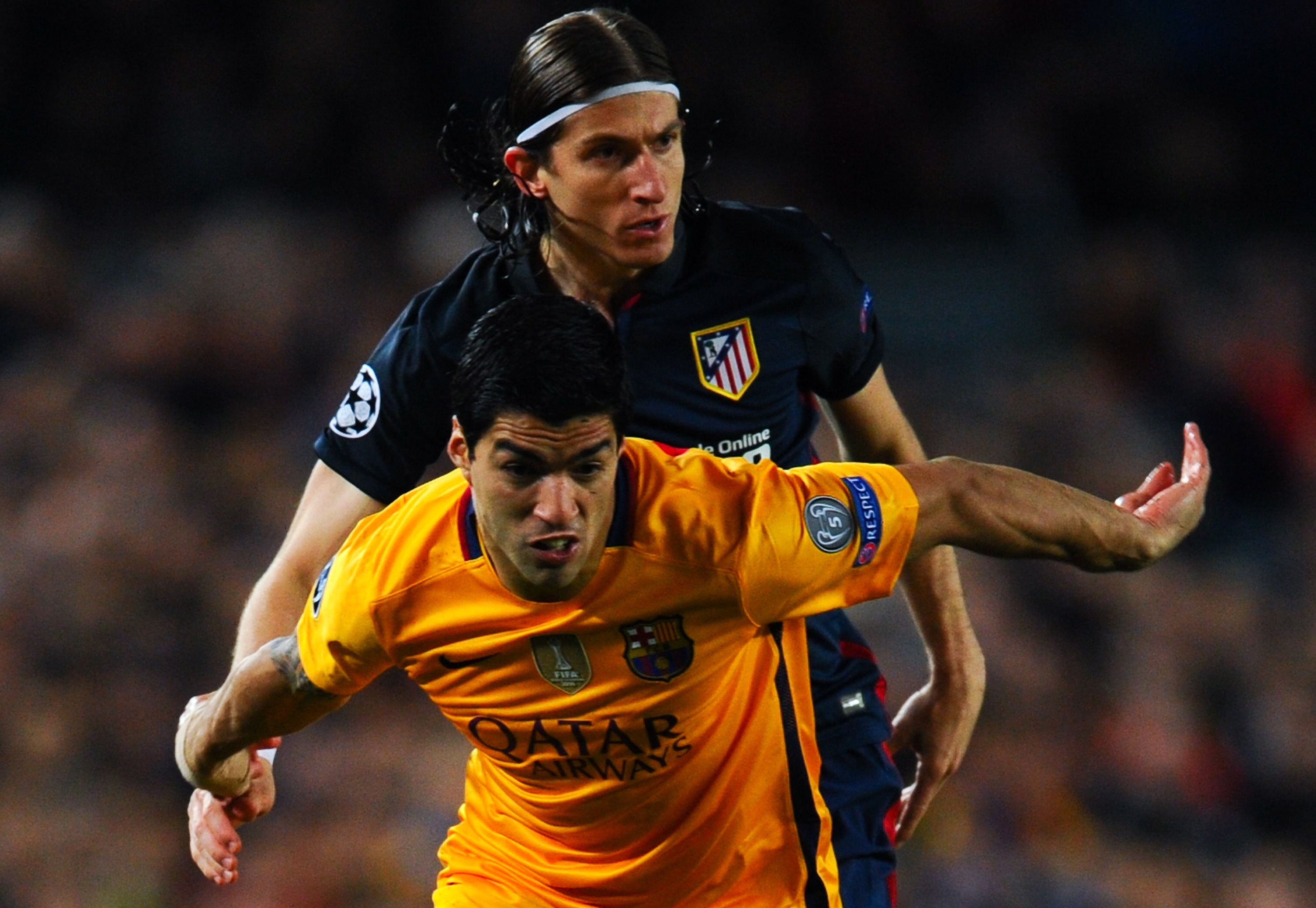 Luis Suarez khau chien Filipe Luis hinh anh