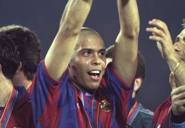 Ly ky diep vu dua 'Nguoi ngoai hanh tinh' Ronaldo toi Barca hinh anh