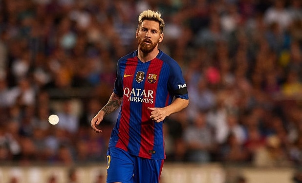 Khi doi chan Messi bi xau xe du doi hinh anh