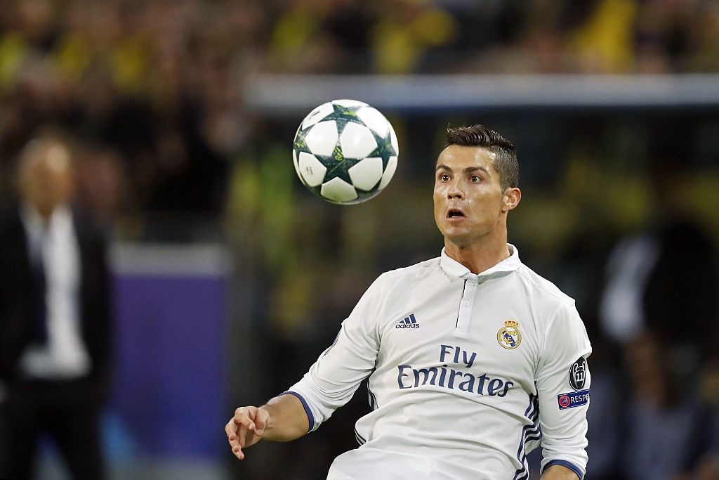 La Diva, la chien binh, la Ronaldo hinh anh
