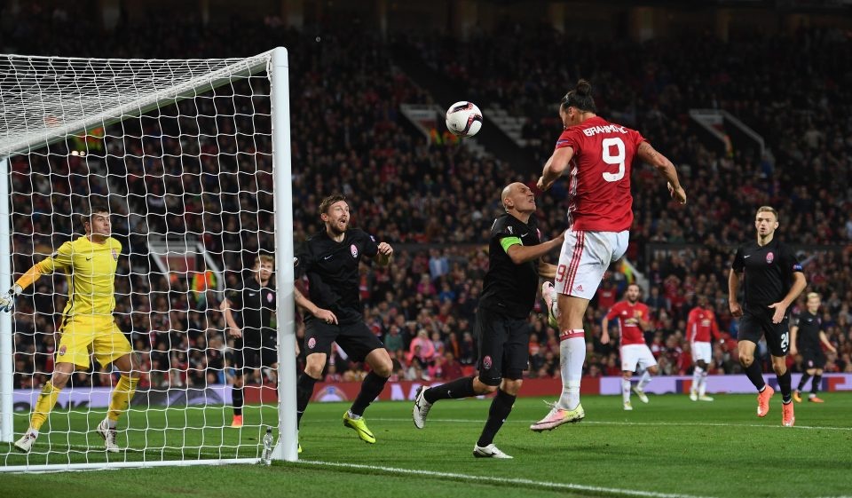 Ibrahimovic tao ra them ky luc anh 1