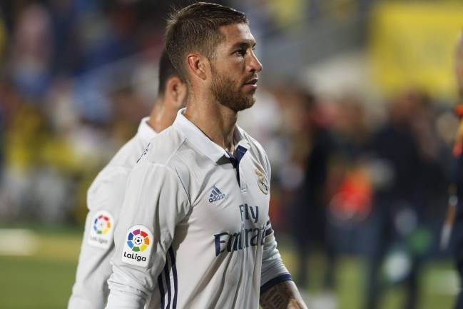 Fan Real doi khai tu 'BBC' va Sergio Ramos anh 2