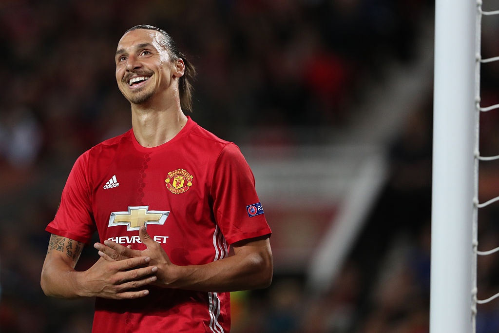 Michael Owen chi trich Ibrahimovic luoi chay hinh anh