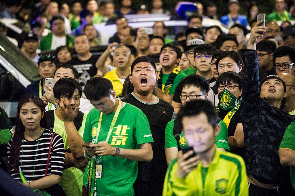 Bong da Trung Quoc chia re vi ngoai binh hinh anh