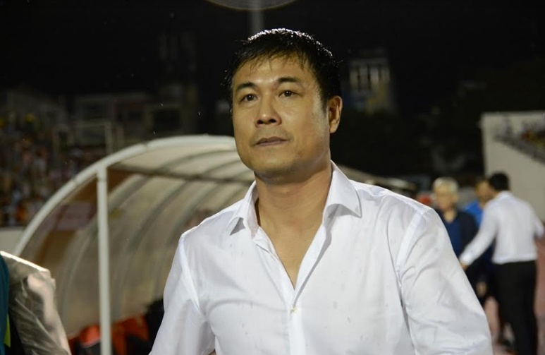 HLV Huu Thang: 'Dung dua cac cau thu len may' hinh anh