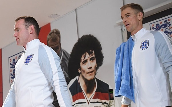 Den luc Rooney phai hoc theo Joe Hart hinh anh