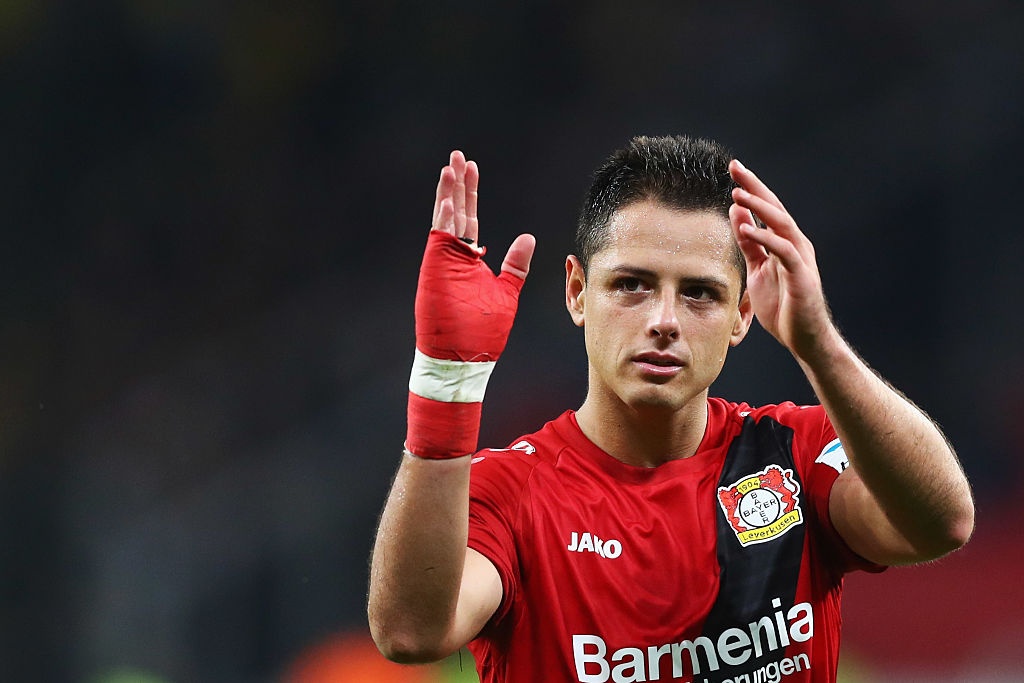 Valencia co the chi 45 trieu euro mua Chicharito hinh anh