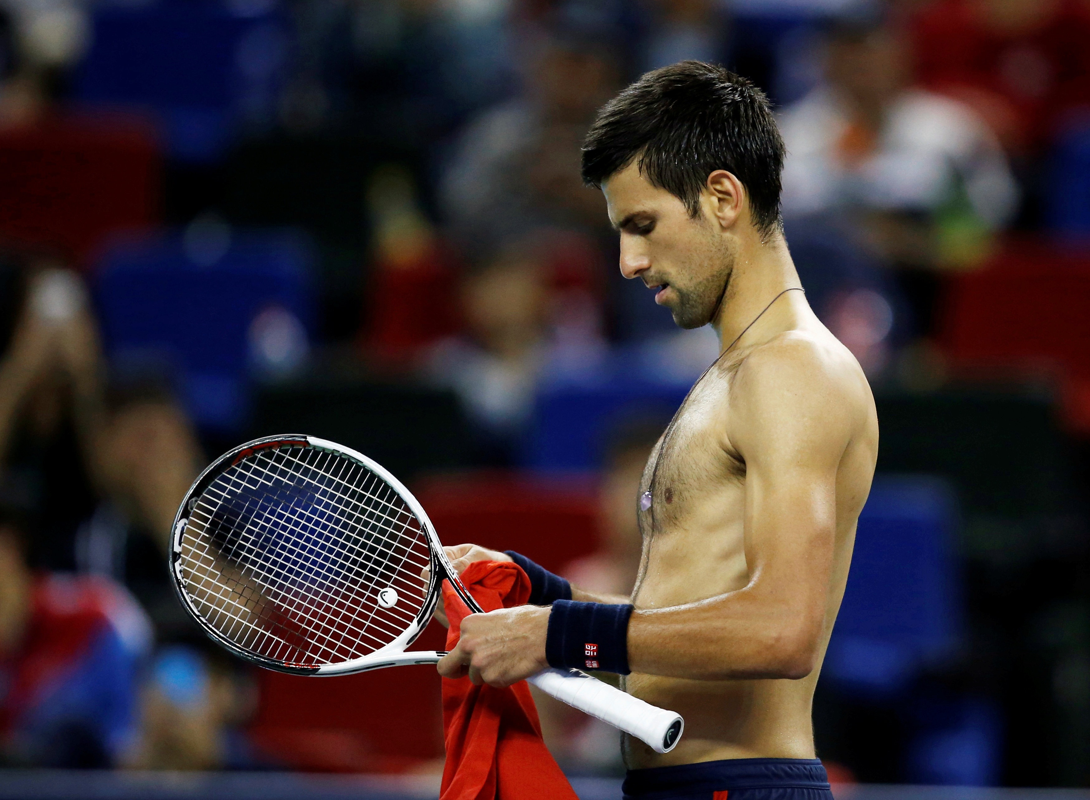 Djokovic dap vot, xe ao khi thua tai Thuong Hai Masters hinh anh