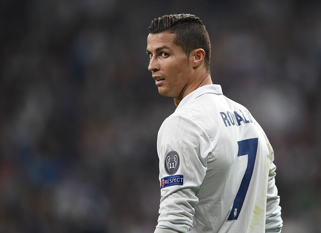 Ronaldo truoc the luc danh pha tu truyen thong hinh anh