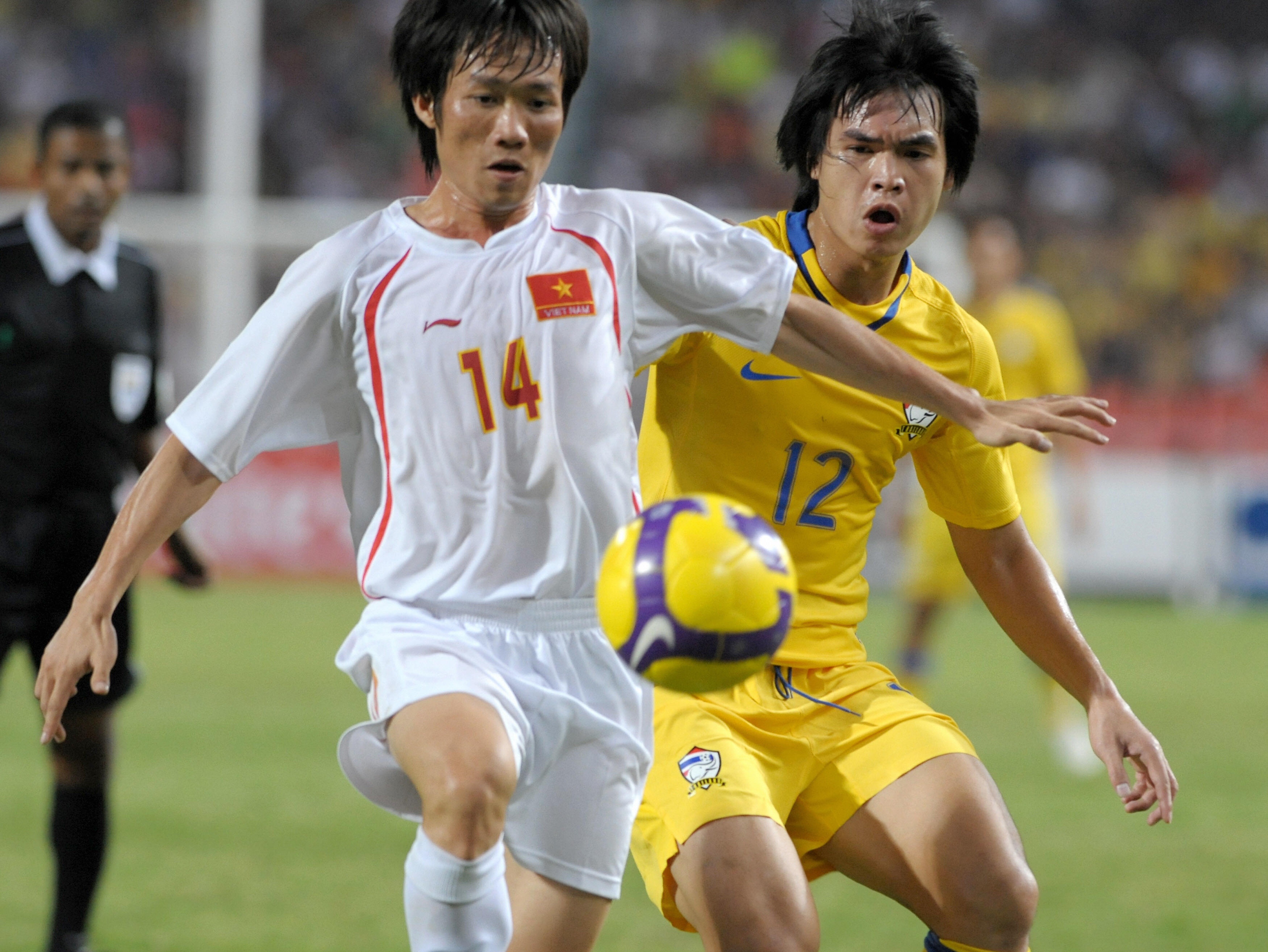Việt Nam mang hình bóng nhà vô địch AFF Cup 2008 ảnh 2 Viet Nam mang hinh bong nha vo dich AFF Cup 2008 anh 2