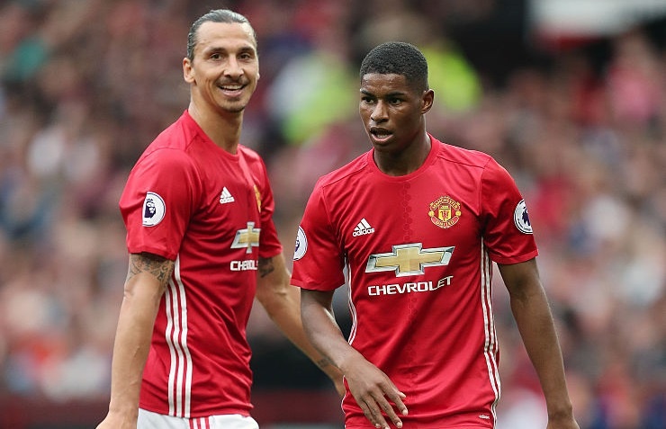 'Toi luc MU trang bi dong co V8 Turbo cho Ibra' hinh anh