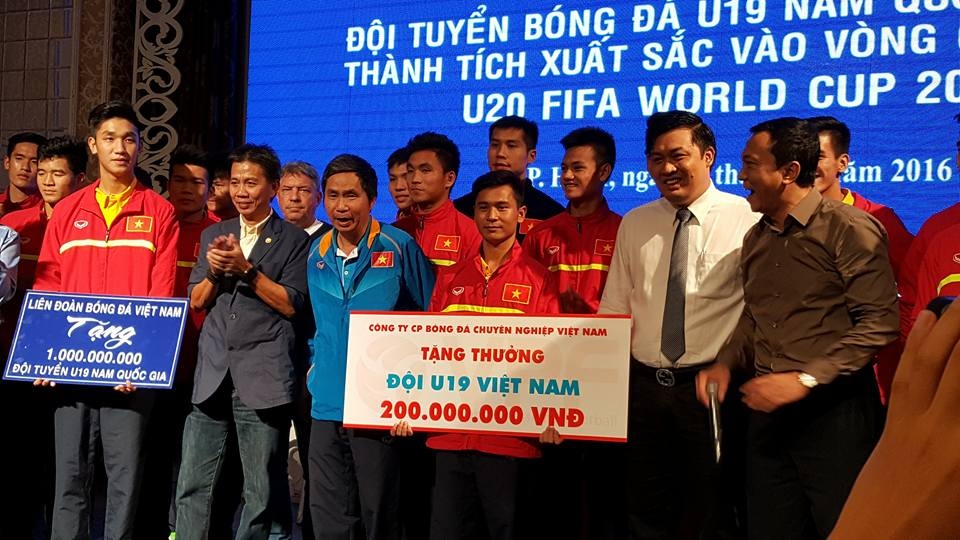 ĐT U19 Việt Nam được thưởng ảnh 1 DT U19 Viet Nam duoc thuong anh 1