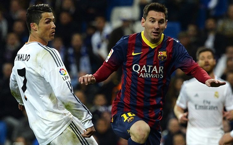 Diego Forlan: Messi co dieu ma Ronaldo khong co hinh anh