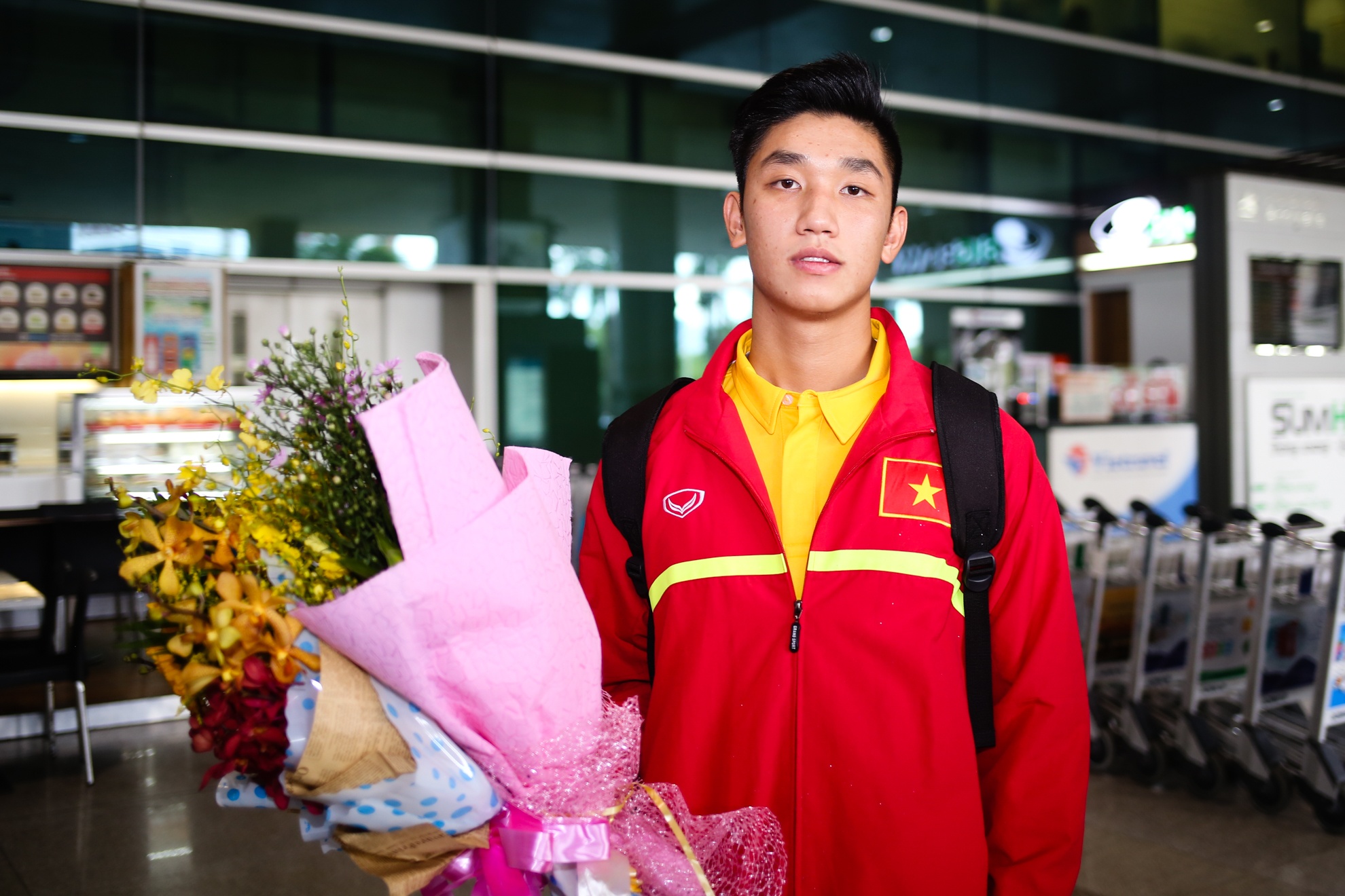 Thu quan U19 Viet Nam ke chuyen an uong o Bahrain hinh anh