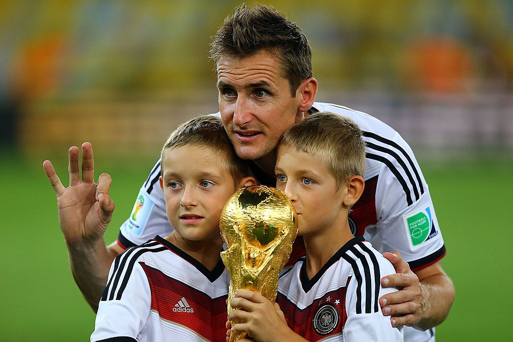 Miroslav Klose - cay san ban vi dai World Cup giai nghe hinh anh
