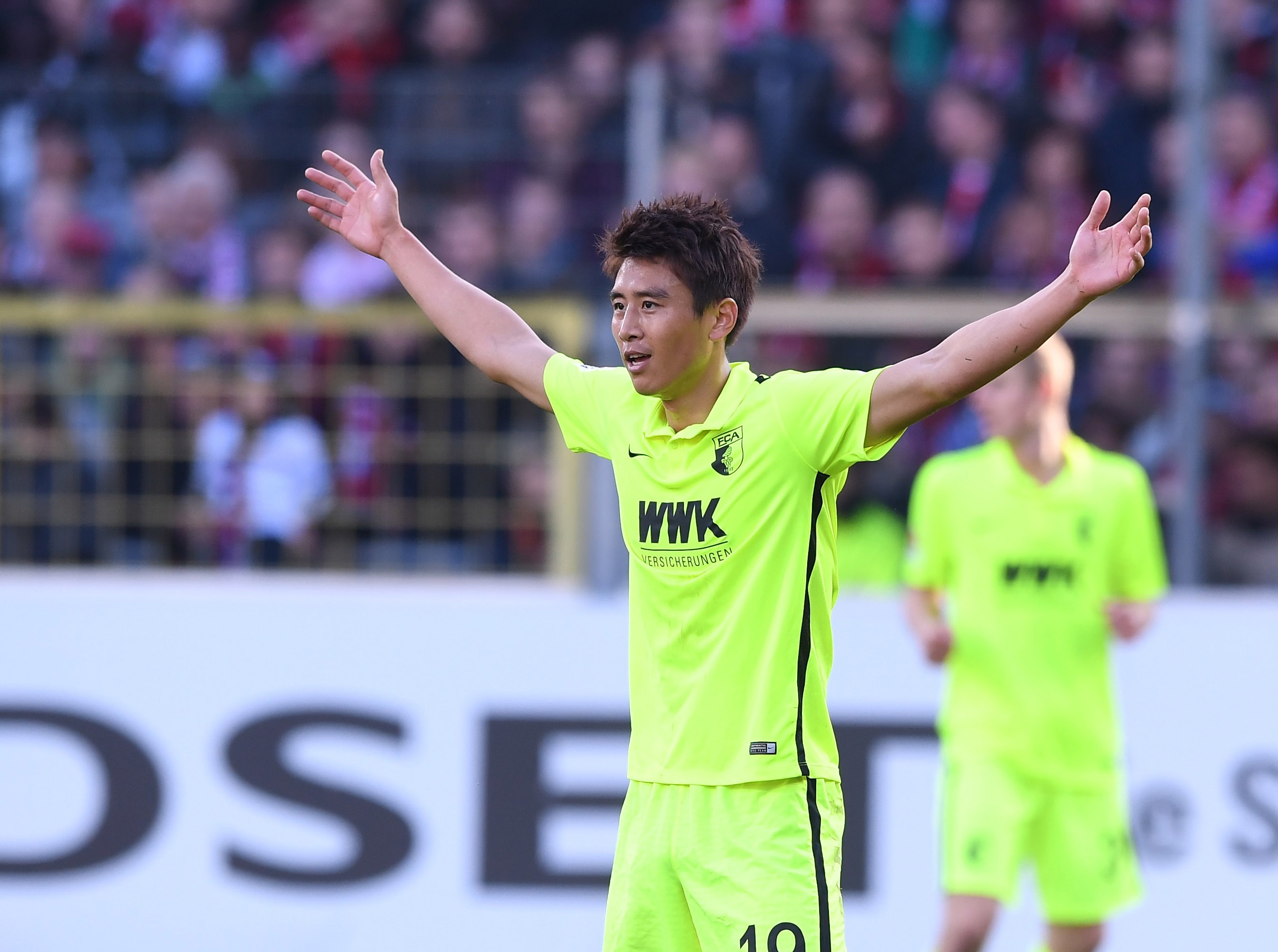 Bong da Trung Quoc vao mua 'san' sao Han Quoc hinh anh