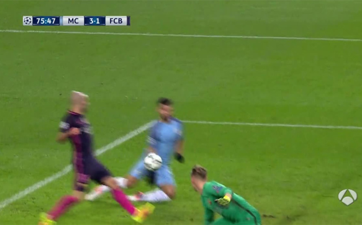 Barcelona nhận oan 1 bàn thua trước Man City ảnh 1 Barcelona nhan oan 1 ban thua truoc Man City anh 1