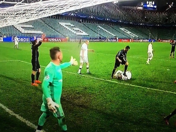 Ronaldo bi to giam dap hau ve doi thu anh 1