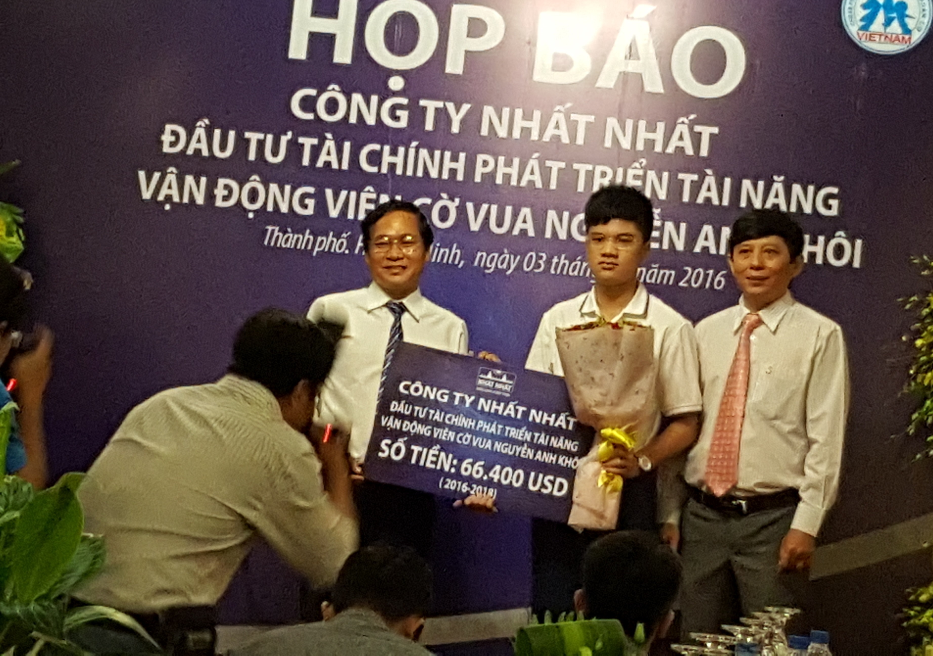 'Than dong' co vua Anh Khoi nhan goi tai tro khung anh 2