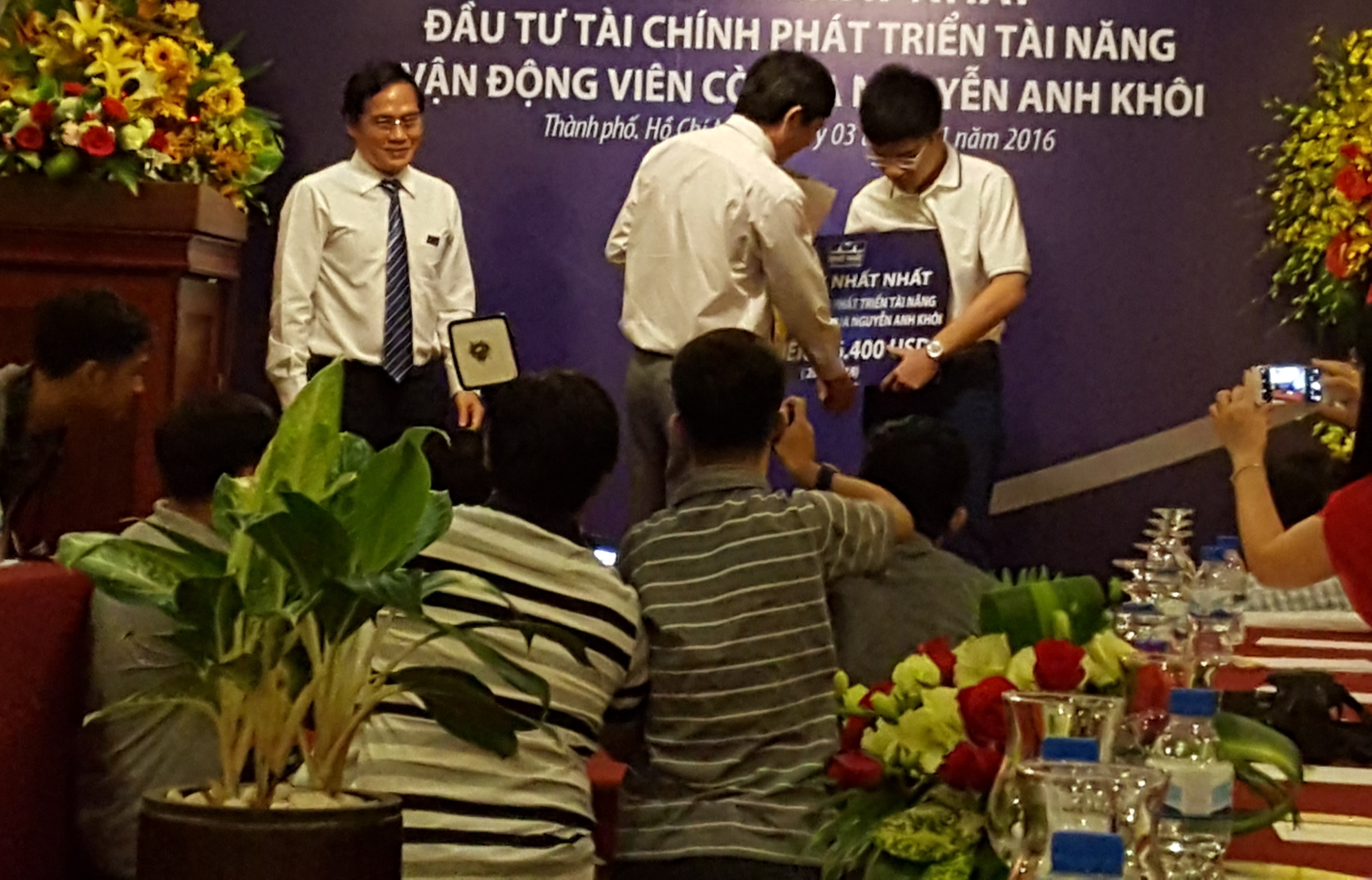 'Than dong' co vua Anh Khoi nhan goi tai tro khung anh 1