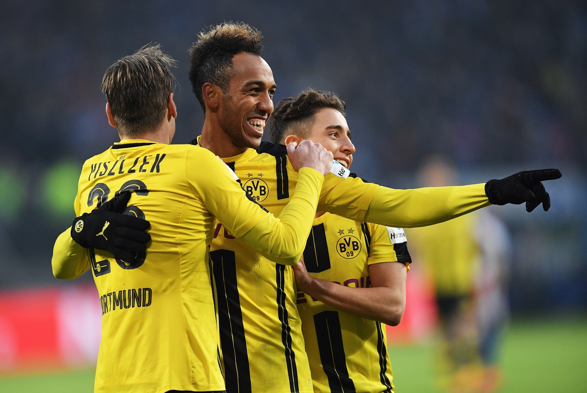 Aubameyang tren duong thanh bom tan chuyen nhuong hinh anh