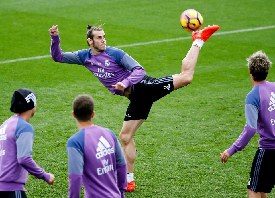 Ronaldo bieu dien kung-fu trong buoi tap anh 6