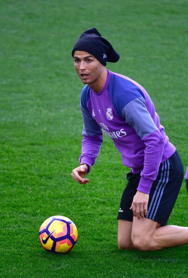 Ronaldo bieu dien kung-fu trong buoi tap anh 8