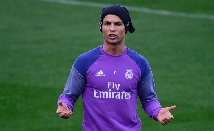 Ronaldo thi trien kung-fu tren san tap hinh anh