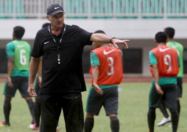 HLV Alfred Riedl: Viet Nam da biet san sinh tai nang anh 1