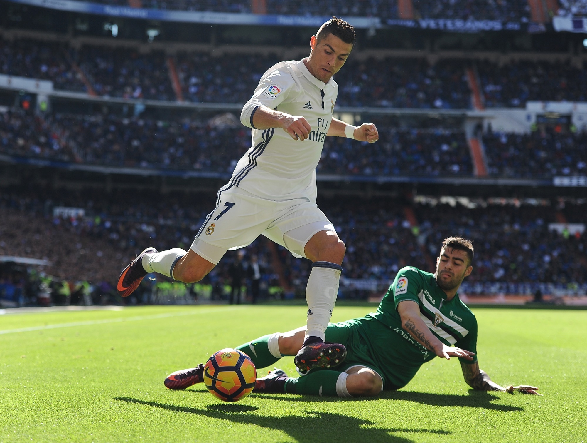 Nghich ly bong vang rot trung Ronaldo anh 2