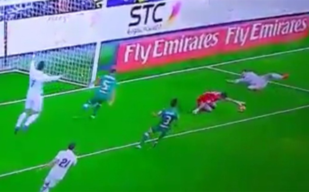 Hết quở trách, Ronaldo tiếp tục chửi thề ảnh 1 Het quo trach, Ronaldo tiep tuc chui the anh 1