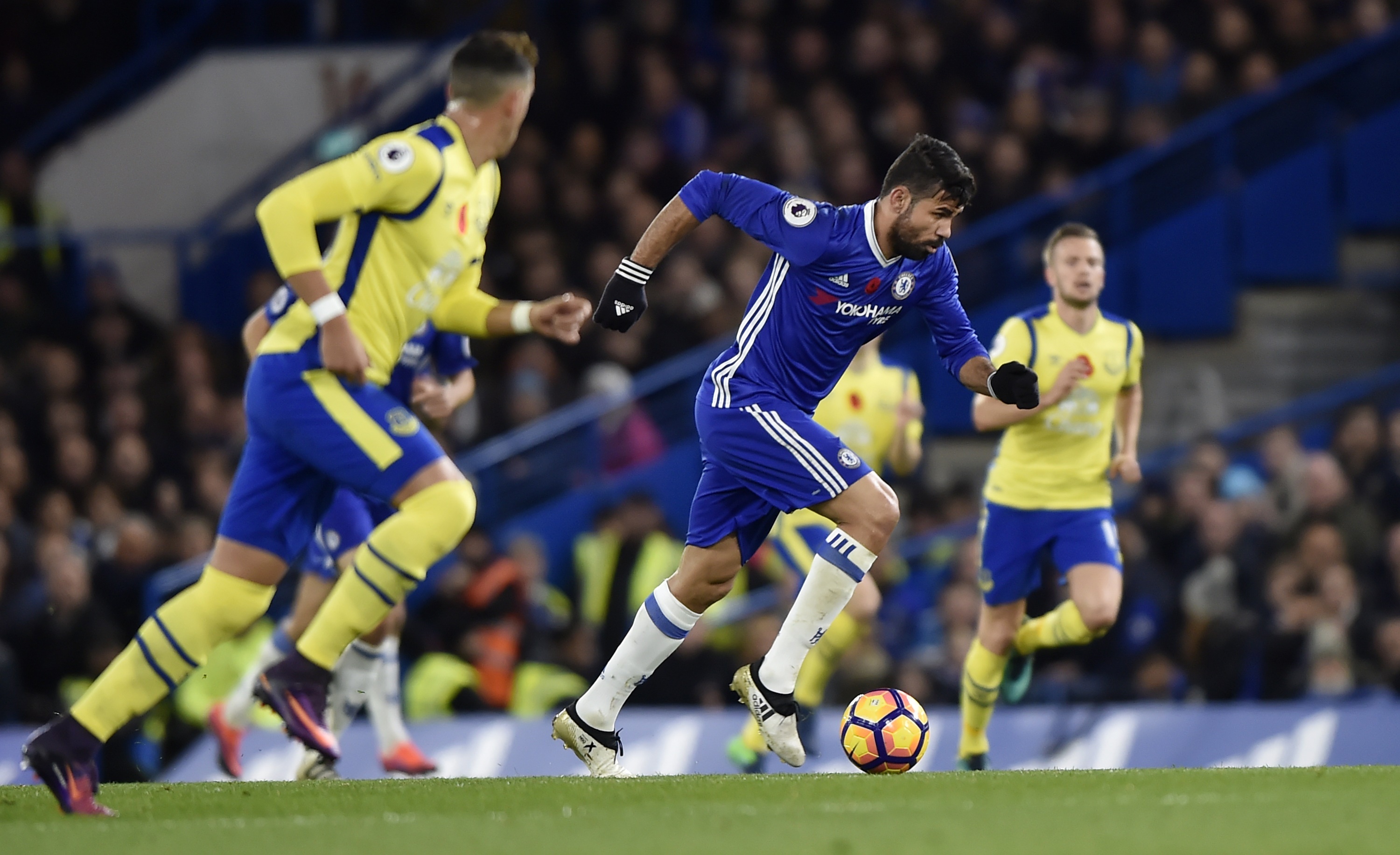 Mat trai ton thuong,  Courtois khien Chelsea lo au anh 8