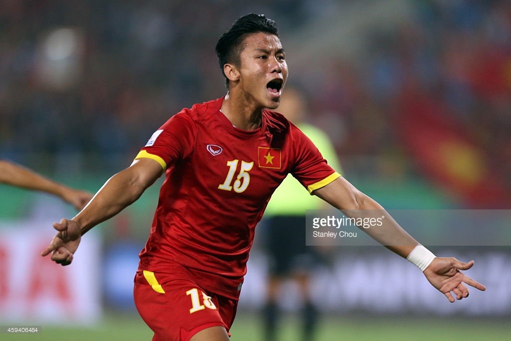 Pha tac bong ghe ron cua Que Ngoc Hai voi sao Nhat Ban hinh anh