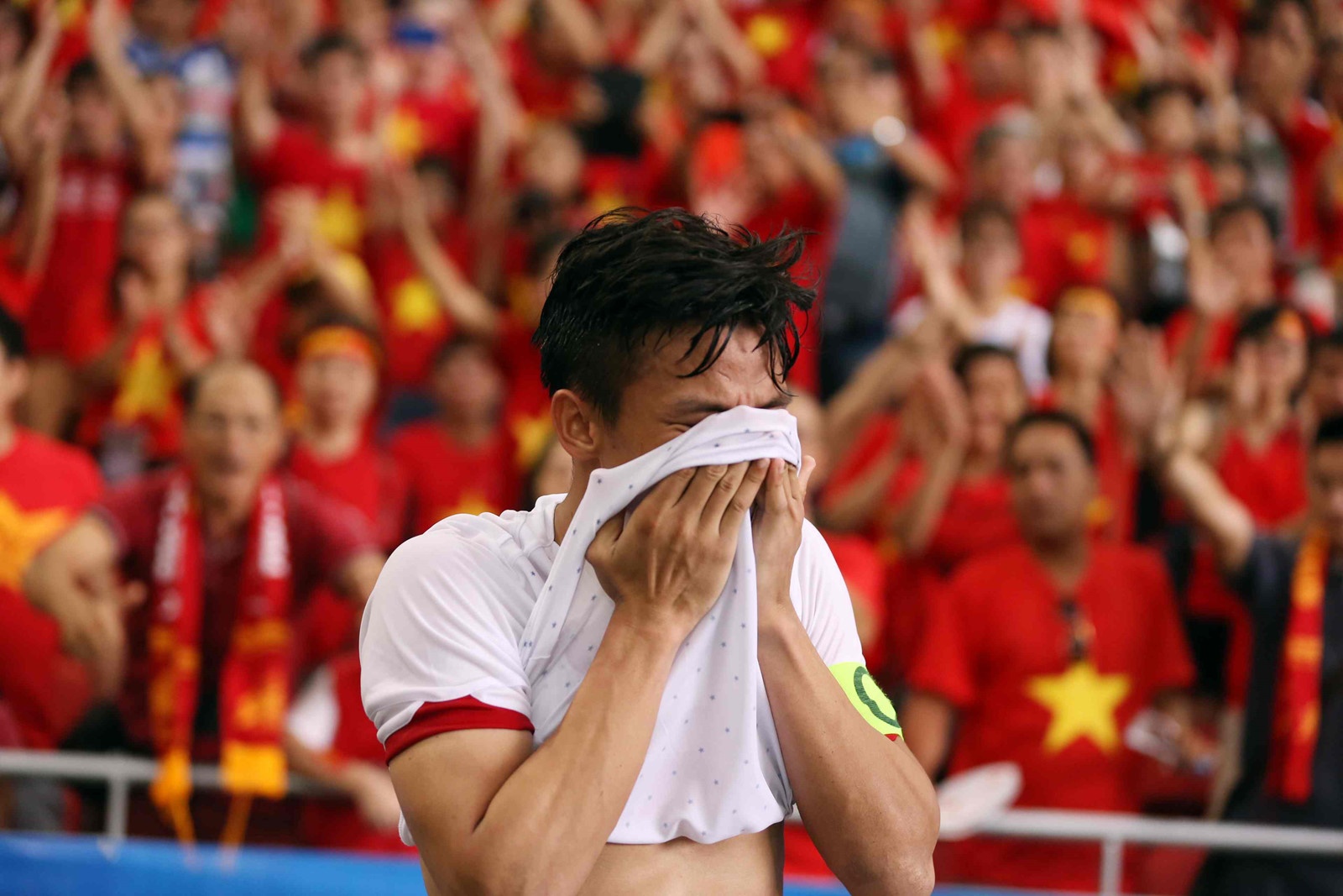 Khoanh khac kho quen AFF Cup: Am anh cai lung Sasi Kumar hinh anh