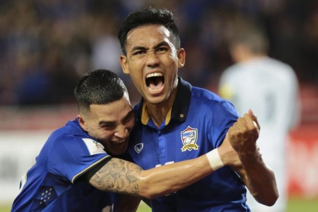 Thai Lan khien doi thu hoang mang tai AFF Cup hinh anh