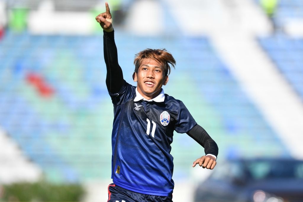 Tien dao Campuchia ghi ban nhu Messi duoc ca ngoi tren may hinh anh